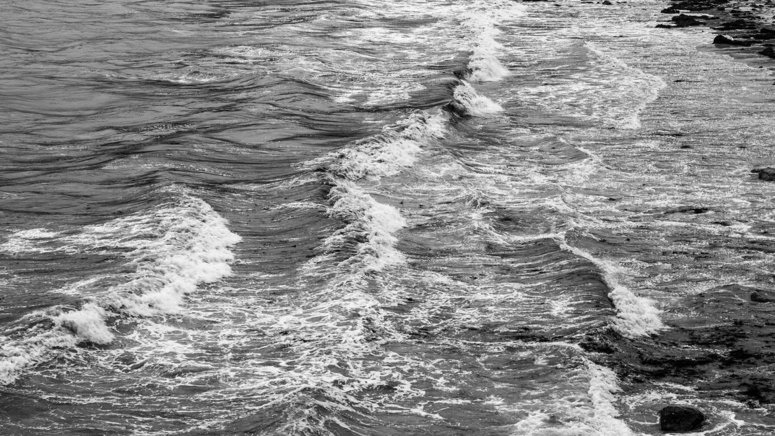 Die Wellen rollen 20231018 162204 Concarneau scaled